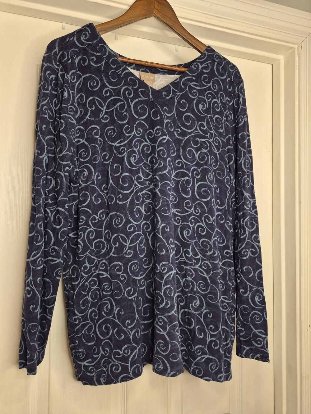 Chico's Navy and Light Blue Swirl V-Neck Top XL
